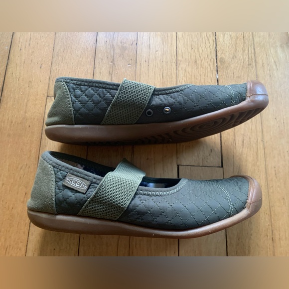 Keen size 6 Olive Green Mary Jane Flats - Picture 2 of 6